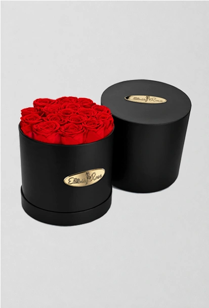 16 Preserved Roses Black Round Box